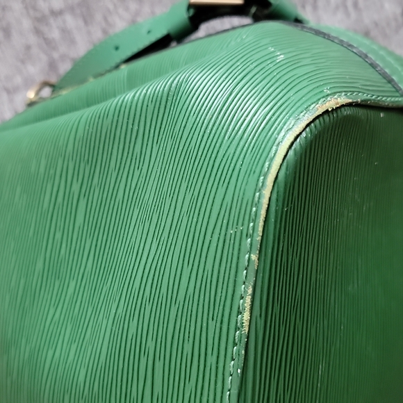 Authentic Louis Vuitton Green Noe MM - Picture 7 of 10